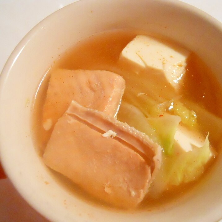具沢山　鮭と豆腐　ピリっと中華スープ